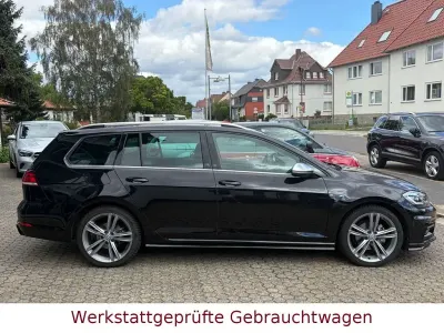 Gebraucht VW Golf VII Highline 150 PS (110 kW) 2020 Schwarz Kombi