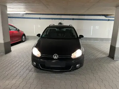 Gebraucht VW Golf VI Style 122 PS (89 kW) 2011 Schwarz Kleinwagen