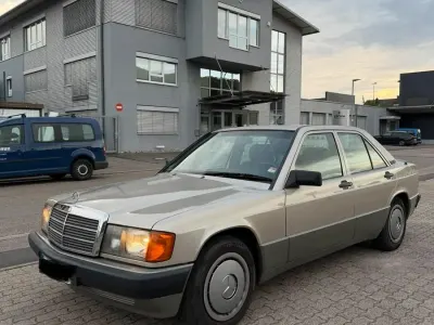 Gebraucht Mercedes 190 109 PS (80 kW) 1991 Gold Limousine