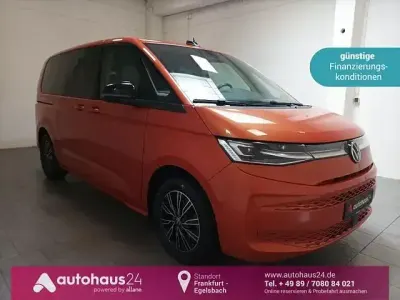 Używany VW Multivan Life 150 KM (110 kW) 2023 Pomarańczowy Minivan