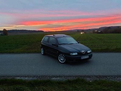 Gebraucht Alfa Romeo 145 103 PS (75 kW) 1996 Schwarz Kleinwagen
