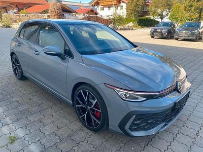 Grau Neu 2025 VW Golf VIII GTI Limousine | 41.900 € (Superpreis)