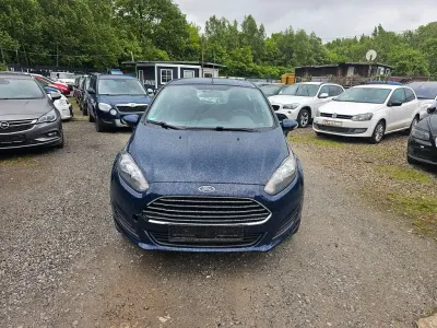 Używany Ford Fiesta Trend 60 KM (44 kW) 2013 Niebieski Sedan/Limuzyna
