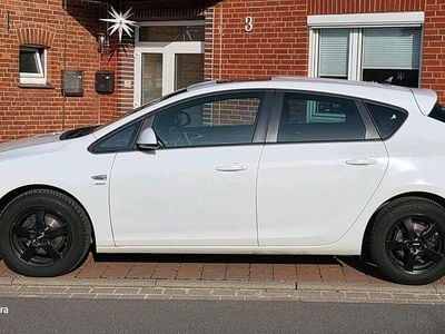 Gebraucht Opel Astra Active 120 PS (88 kW) 2013 Weiß Limousine