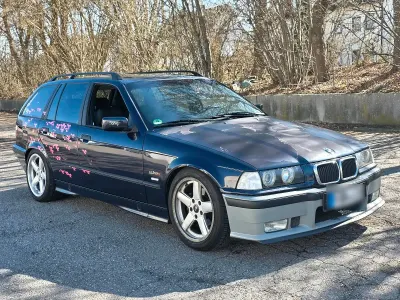 Gebraucht BMW 320 150 PS (110 kW) 1998 Blau Kombi