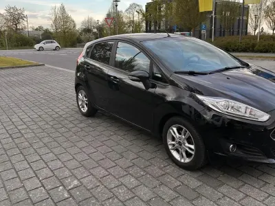 Second-hand Ford Fiesta 101 CP (74 kW) 2016 Negru Hatchback