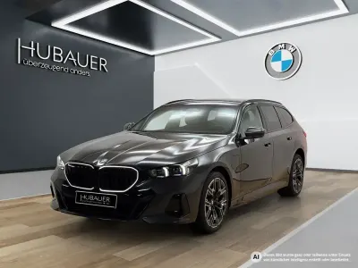 Neu BMW 550e M Sport 489 PS (359 kW) 2026 Grau Kombi