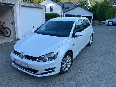 Gebraucht VW Golf VII LOUNGE 150 PS (110 kW) 2015 Weiß Limousine