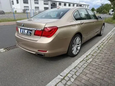 Gebraucht BMW 740 326 PS (239 kW) 2010 Gold Limousine