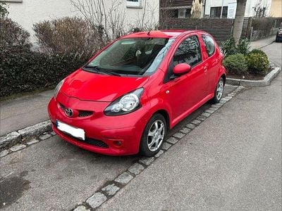 Gebraucht Toyota Aygo 68 PS (50 kW) 2006 Rot Kleinwagen