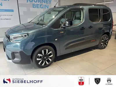 Neu Citroën Berlingo XTR 131 PS (96 kW) 2026 Grün Van / Kleinbus