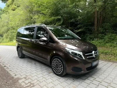 Gebraucht Mercedes C220 Edition 163 PS (119 kW) 2016 Braun Van / Kleinbus