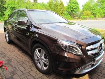 Gebraucht Mercedes GLA200 Urban 156 PS (114 kW) 2015 Braun metallic SUV