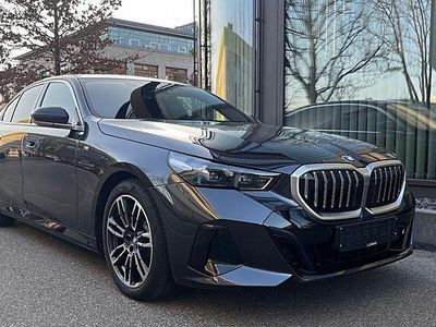 Sophistograu Gebraucht 2024 BMW 520 M Sport Limousine | 54.500 € (Guter Preis)
