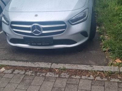 Mercedes B180