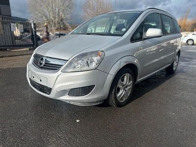 Usata Opel Zafira Family 140 CV (102 kW) 2014 Argento Monovolume