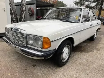 Gebraucht Mercedes E230 109 PS (80 kW) 1978 Weiß Limousine