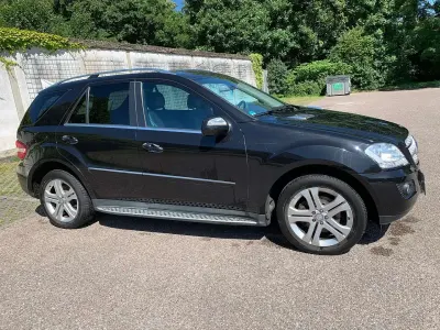 Gebraucht Mercedes ML350 224 PS (164 kW) 2010 Schwarz SUV