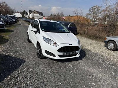 Gebraucht Ford Fiesta Trend 60 PS (44 kW) 2016 Weiß Kleinwagen