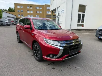 Gebraucht Mitsubishi Outlander P-HEV Top 203 PS (149 kW) 2017 Rot SUV