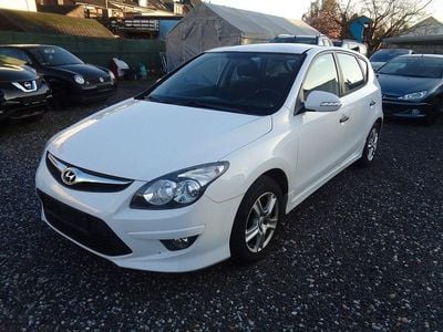 Gebraucht Hyundai i30 Edition 90 PS (66 kW) 2011 Weiß Limousine