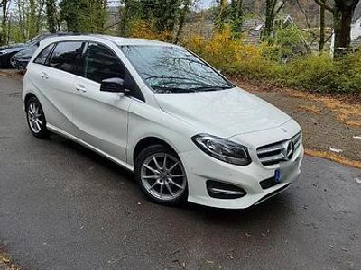 Usata Mercedes B180 109 CV (80 kW) 2016 Bianco Monovolume