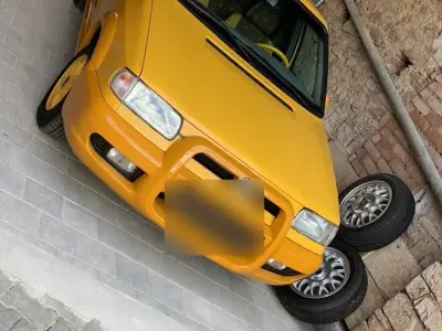 Używany Skoda Felicia Fun 75 KM (55 kW) 1999 Żółty Pickup