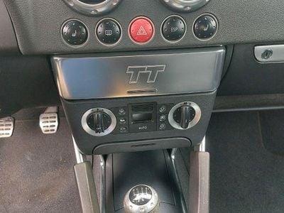 Second-hand Audi TT Roadster Sport 150 CP (110 kW) 2003 Argintiu Cabrio