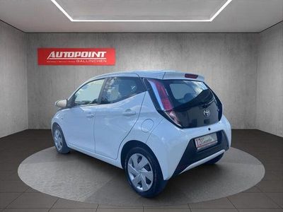 Gebraucht Toyota Aygo X-play 69 PS (50 kW) 2015 Weiß Kleinwagen