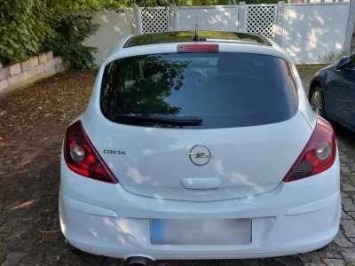 Gebraucht Opel Corsa 80 PS (58 kW) 2010 Weiß Kleinwagen