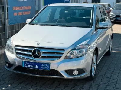 Gebraucht Mercedes B180 109 PS (80 kW) 2012 Silber Kleinwagen