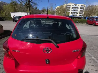 Brugt Toyota Yaris 64 HK (47 kW) 2007 Rød Hatchback