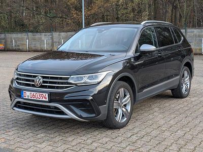 Deep black Gebraucht 2022 VW Tiguan Allspace Elegance SUV | 26.180 € (Fairer Preis)