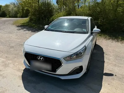 Gebraucht Hyundai i30 100 PS (73 kW) 2019 Weiß Limousine