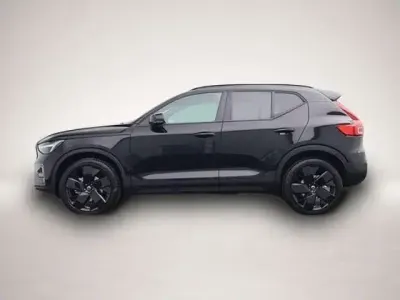 Neu Volvo XC40 Plus 197 PS (144 kW) 2026 Schwarz SUV