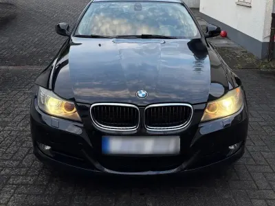 Gebraucht BMW 320 163 PS (119 kW) 2010 Schwarz Kombi