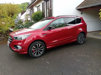 Gebraucht Ford Kuga ST-Line 150 PS (110 kW) 2019 Rot SUV