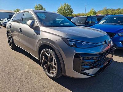 Nouă VW T-Roc R-line 150 CP (110 kW) 2026 Gri SUV