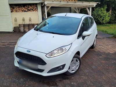 Gebraucht Ford Fiesta Cool & Connect 101 PS (74 kW) 2017 Weiß Limousine