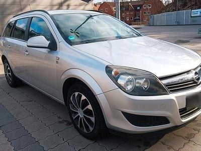 Używany Opel Astra Edition 110 KM (80 kW) 2010 Srebrny Kombi