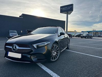 Schwarz Gebraucht 2020 Mercedes A220 AMG line Limousine | 25.700 € (Etwas zu teuer)