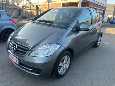 Używany Mercedes A180 116 KM (85 kW) 2010 Szary Hatchback