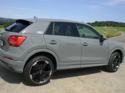 Gebraucht Audi Q2 Design 150 PS (110 kW) 2018 Grau SUV