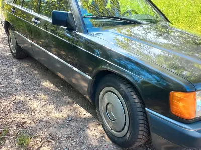 Używany Mercedes 190 118 KM (86 kW) 1989 Andere farben Sedan/Limuzyna
