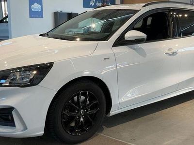 Weiß Gebraucht 2021 Ford Focus ST-Line Limousine | 17.700 € (Fairer Preis)