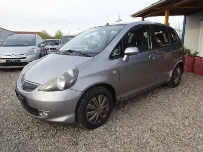 Używany Honda Jazz 77 KM (56 kW) 2008 Srebrny Hatchback