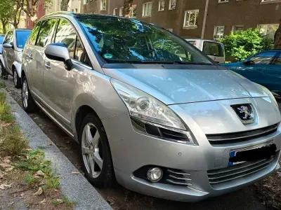 Gebraucht Peugeot 5008 Platinum 150 PS (110 kW) 2010 Silber Van / Kleinbus