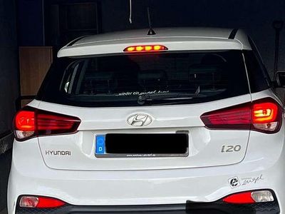Gebraucht Hyundai i20 Select 75 PS (55 kW) 2019 Weiß Kleinwagen