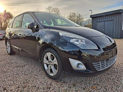 Schwarz Gebraucht 2011 Renault Scénic III Dynamique Van / Kleinbus | 5.900 € (Etwas zu teuer)