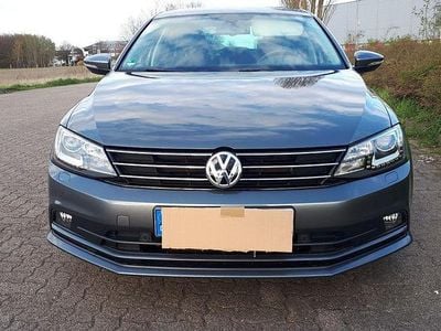 Gebraucht VW Jetta 125 PS (91 kW) 2015 Grau Limousine